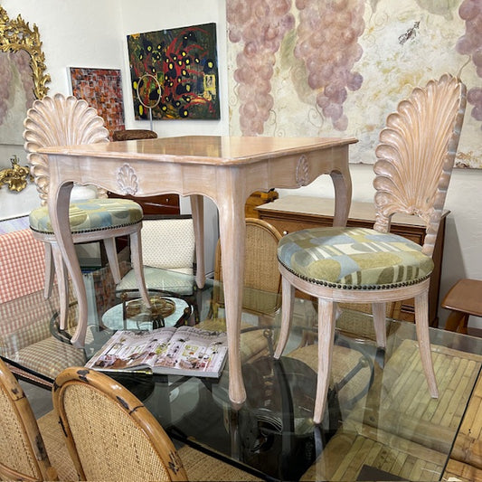 Grotto shell chairs game table