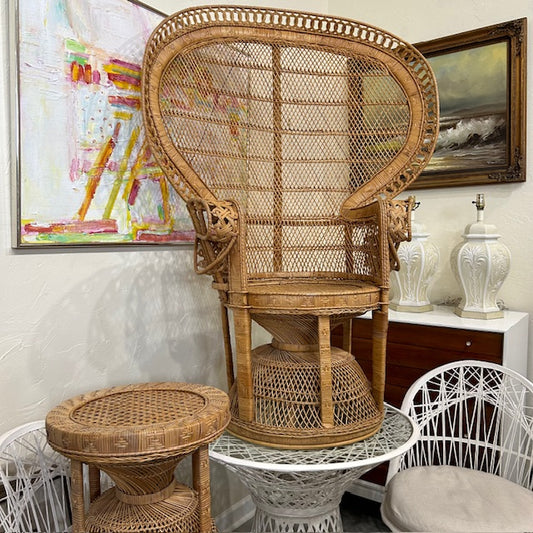 vintage fan chair Emmanuelle peacock